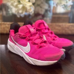 Nike Kids Sneakers in Pink and White